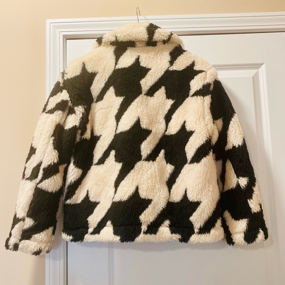 Blank NYC Love Birds Black and Cream Houndsthooth Faux Fur Coat XS - Picture 6 of 9